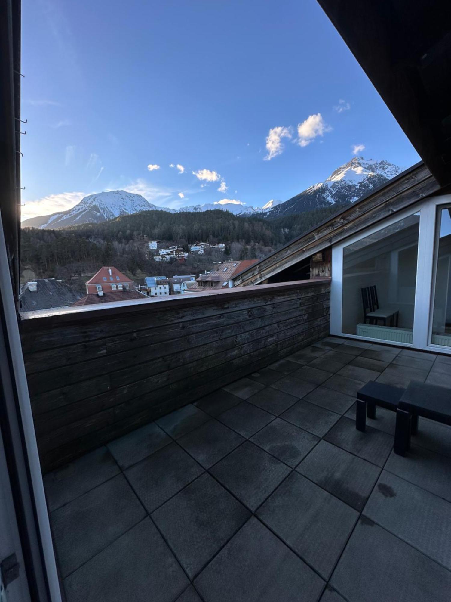 Geraeumiges Sonniges Apartment Mit Bergblick Imst Luaran gambar